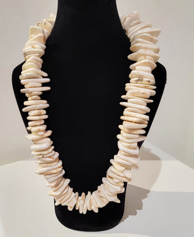 Komala Rohde - "Necklace #14 - Howlite and Bronze"